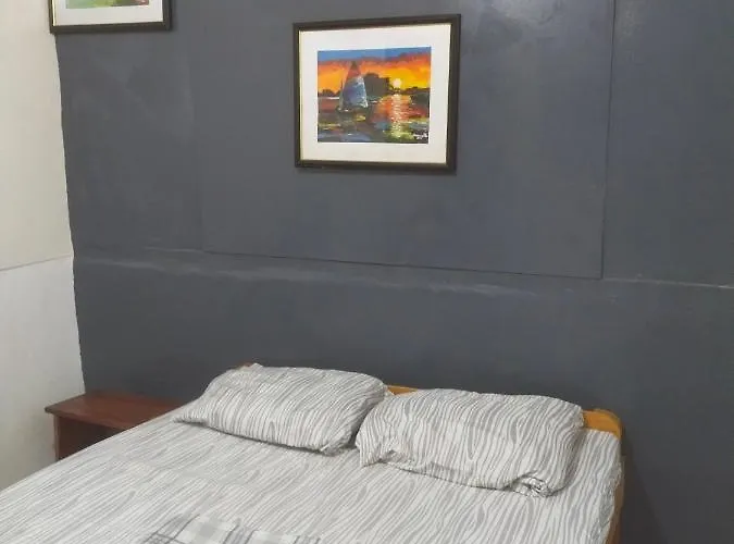 Bed & Breakfast Nomad Homestay Moalboal